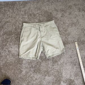 Patagonia Khaki Organic Cotton Hiking Shorts Men's Size 34 Pocket Logo 8”inseam